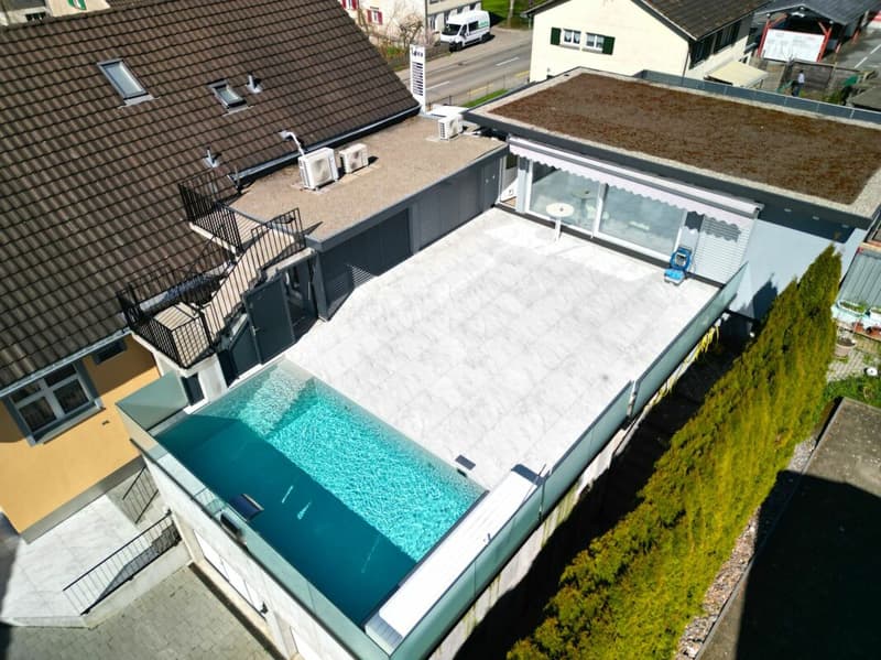 Grosszügig wohnen, flexibel nutzen - mit Pool und Gewerbefläche (8)