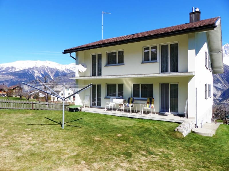 Grande maison unifamiliale de 9 pièces avec un grand potentiel dans un emplacement de rêve (1)