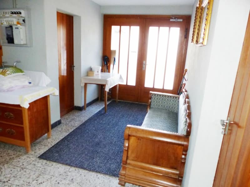 Grande maison unifamiliale de 9 pièces avec un grand potentiel dans un emplacement de rêve (2)