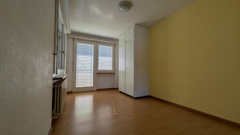 empty room, wooden floor, white walls, white wardrobe, glass door, window with blinds