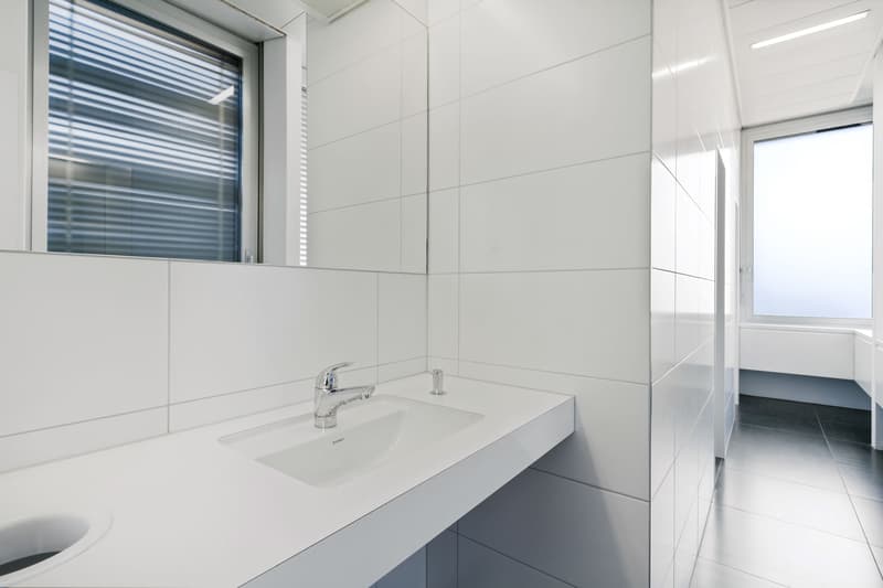 Praktisches Kleinbüro am Bahnhof Glattbrugg (8)