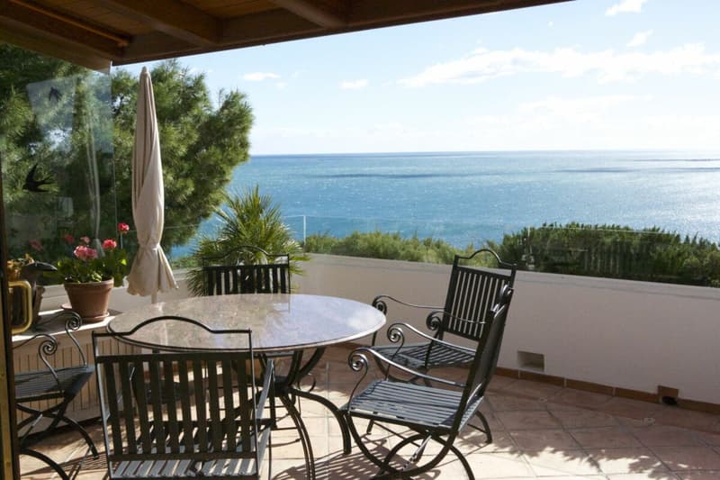 Villa Altea in Alicante (Spanien) - feinstes Wohnen auf 3 Etagen (2)