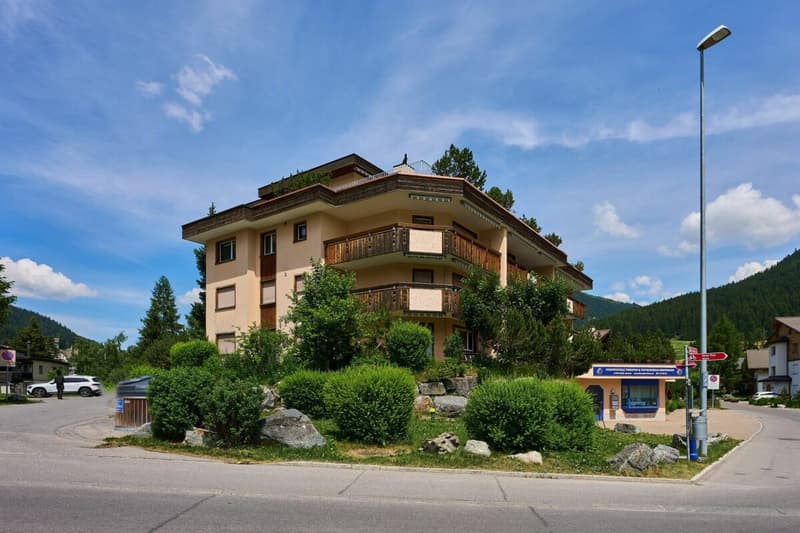 Hochwertig kernsanierte 3 1/2 Zimmer-Wohnung im Alpenchic mit Panoramablick (1)