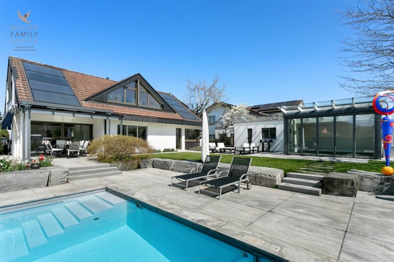 Elegantes Einfamilienhaus mit traumhafter Gartenanlage und Poolidylle (3)