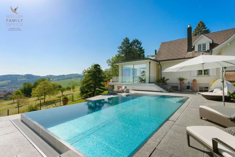 Luxuriöse Panorama-Villa mit Aussenpool, Wellnessoase und traumhaftem Weitblick (2)