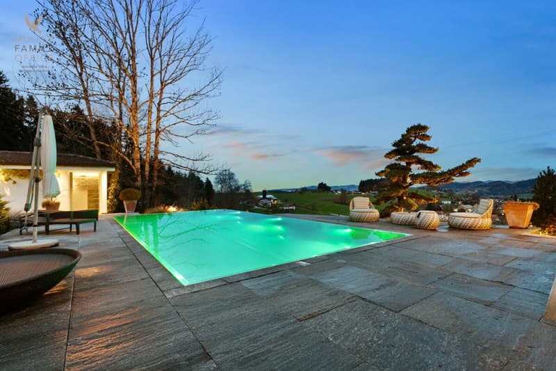 Luxuriöse Panorama-Villa mit Aussenpool, Wellnessoase und traumhaftem Weitblick (4)