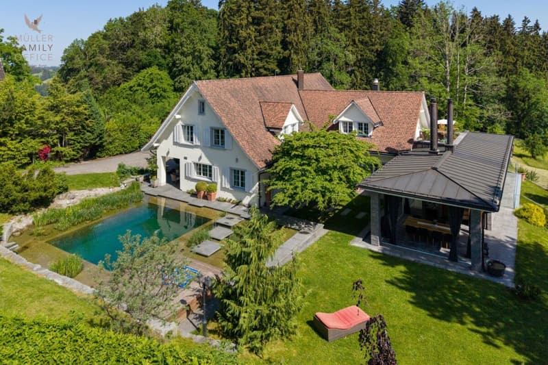 Luxuriöse Panorama-Villa mit Aussenpool, Wellnessoase und traumhaftem Weitblick (6)