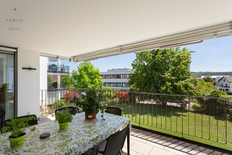 Exklusive 4 1/2 Zimmer-Wohnung im Herzen von Seuzach (4)
