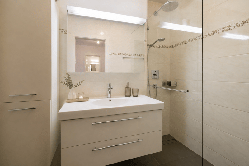 Moderne 2 1/2 Zimmer-Ferienwohnung mit grossem Pool an attraktiver Lage in Ascona (9)