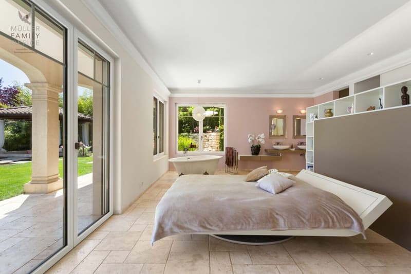 Mediterrane Luxusvilla mit Naturpool und traumhaftem Gartenparadies (12)