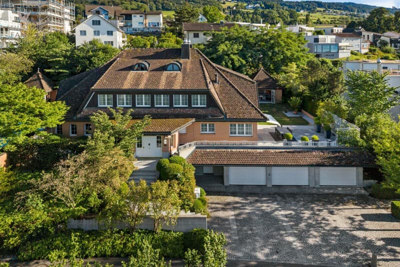 Traumhafte Landhausvilla mit Pool und idyllischer Gartenanlage (2)