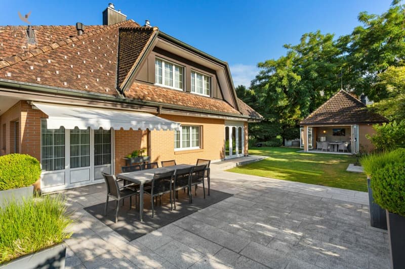 Traumhafte Landhausvilla mit Pool und idyllischer Gartenanlage (6)