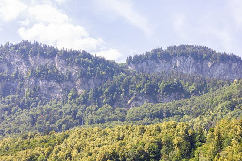 Ein Grundstück inmitten der Berge (7)