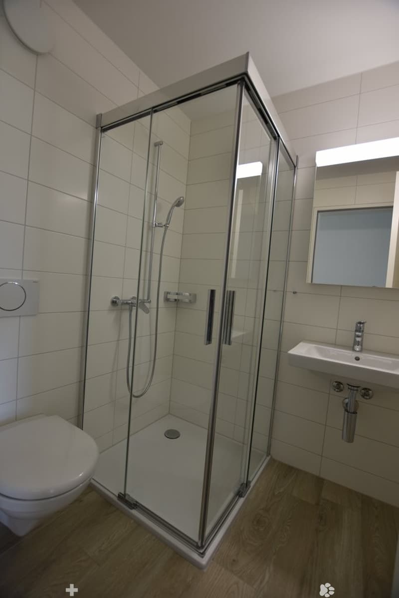 2. Badezimmer mit Dusche