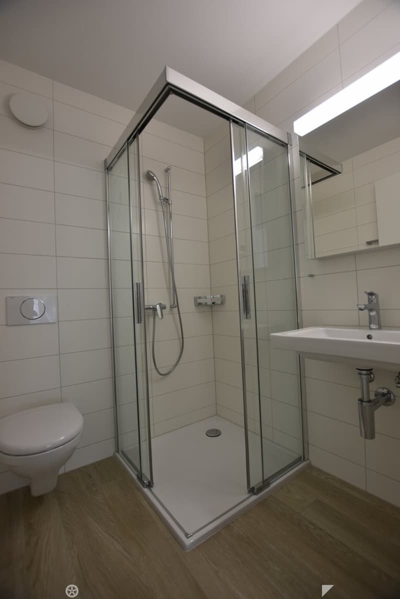 Badezimmer mit Dusche