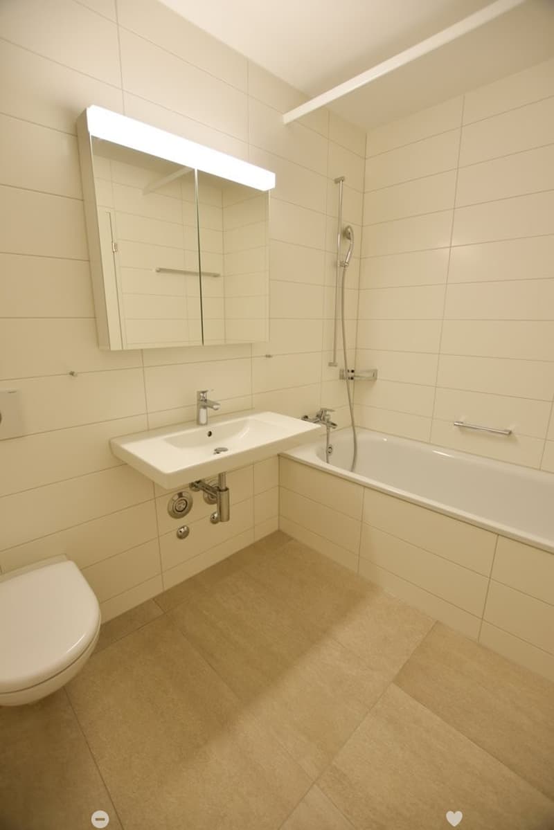 Badezimmer mit Badewanne
