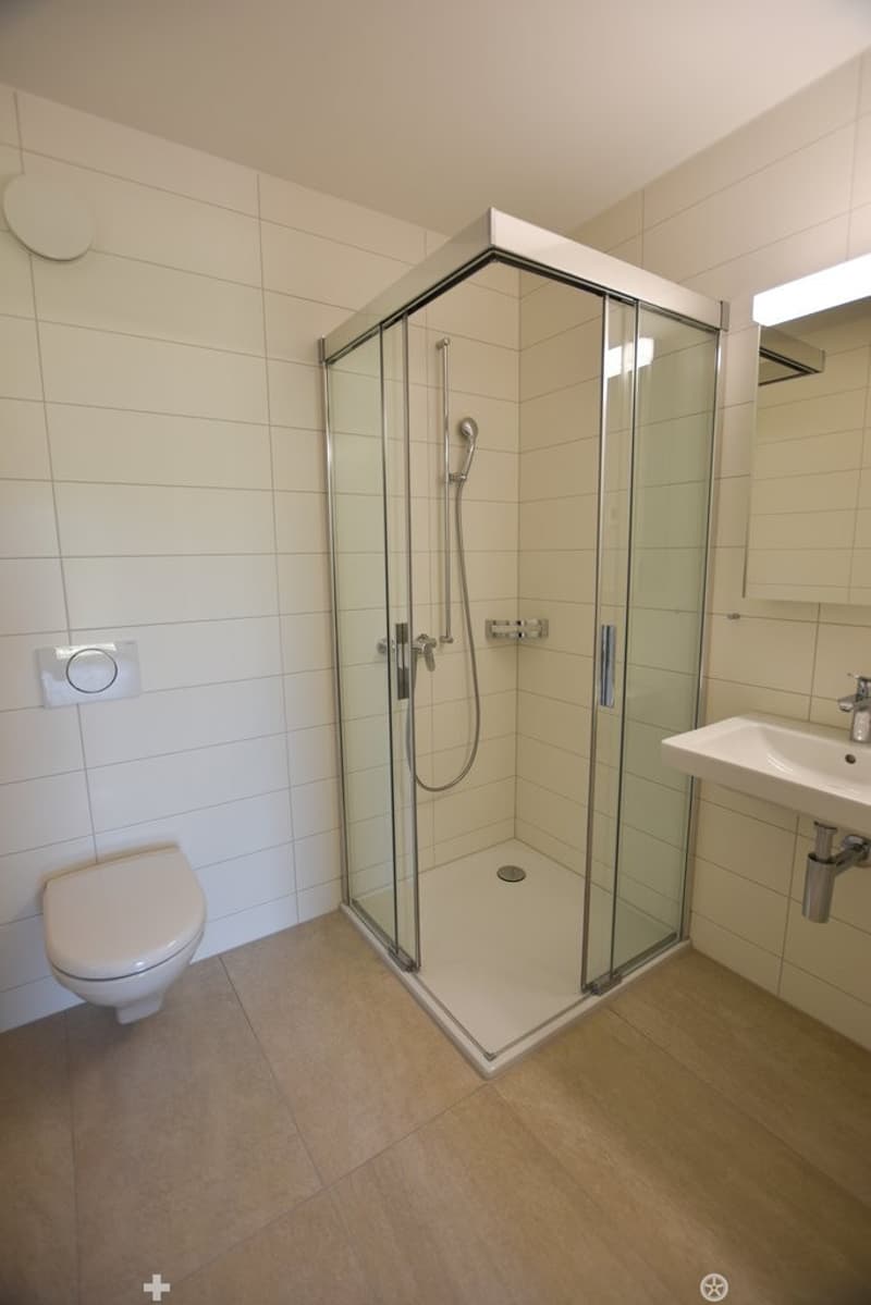 Badezimmer mit Dusche