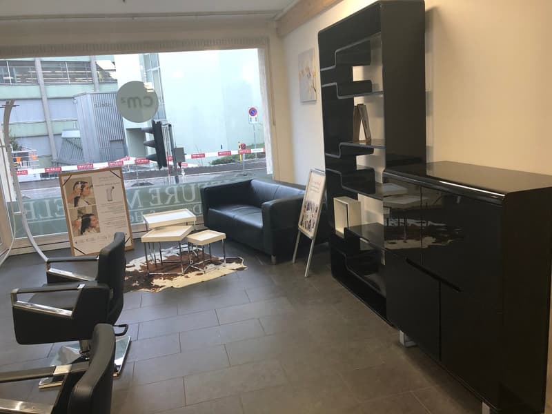 Shop with display window for rent in central location (3)