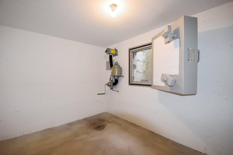 empty room, ceiling light, window, machinery