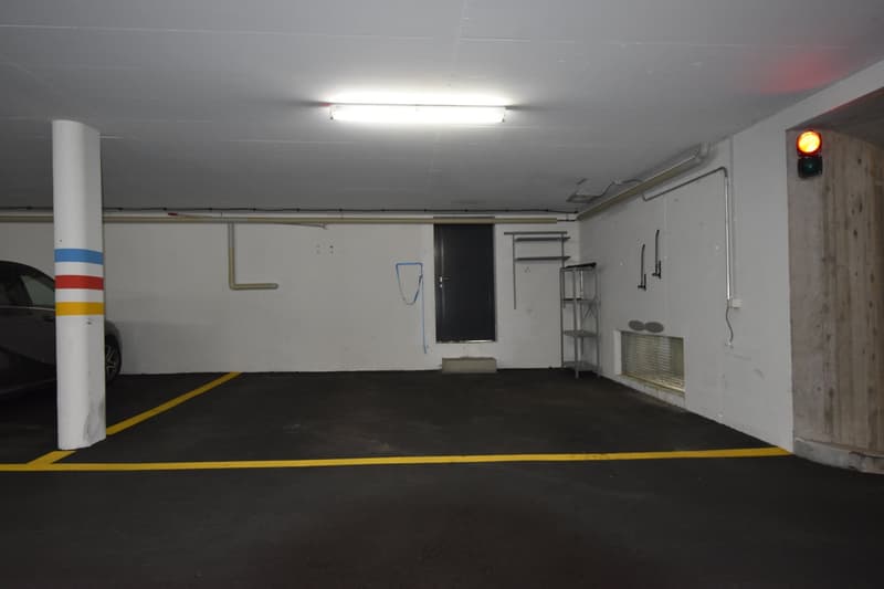 3 Einzelparkplätze und 1 Motorradparkplatz zu vermieten (1)
