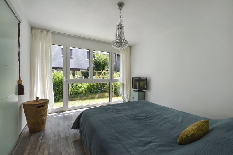 Moderne 2.5-Zimmerwohnung mit grossem Garten und Aussenparkplatz (8)