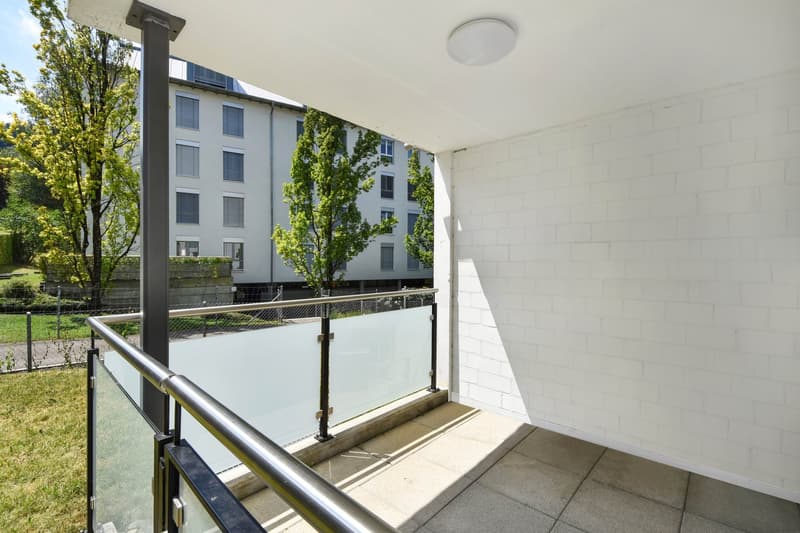 Moderne 2.5-Zimmerwohnung mit grossem Garten und Aussenparkplatz (14)