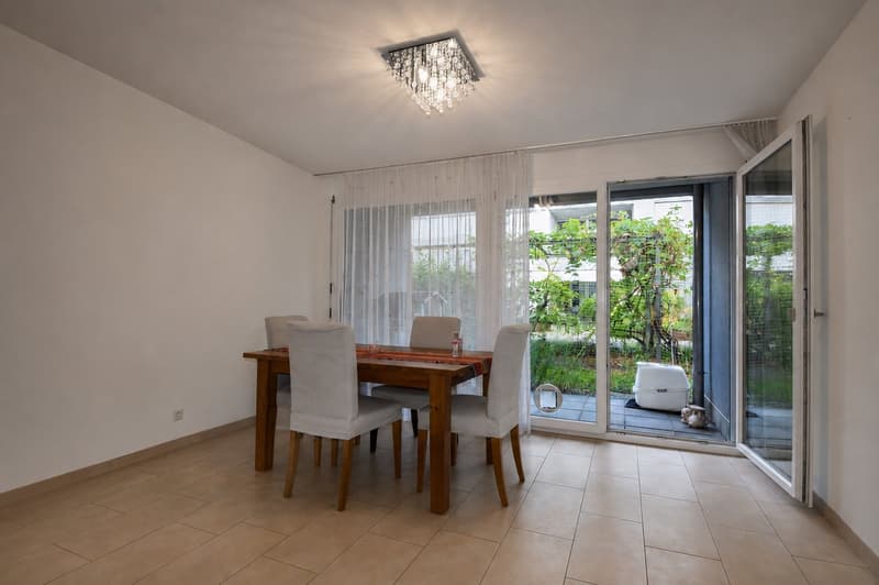 Grosszügige und ruhig gelegene 3.5-Zimmer-Gartenwohnung mit Tiefgaragenplatz (4)