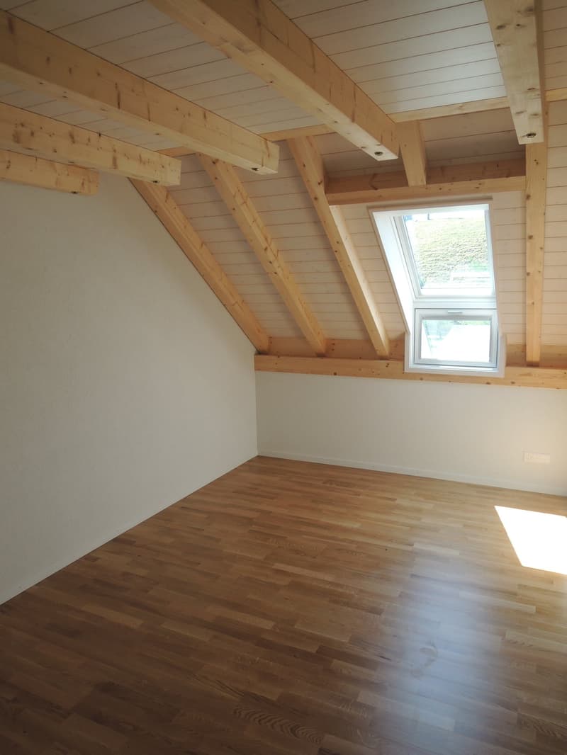 Helle 5.5-Zimmer-Wohnung mit Charme und Blick ins Grüne (9)