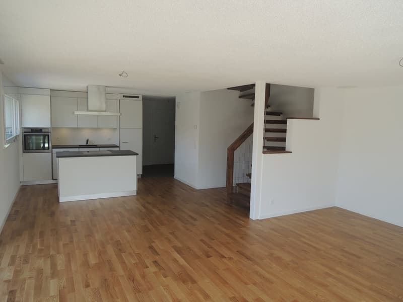 Helle 5.5-Zimmer-Wohnung mit Charme und Blick ins Grüne (2)