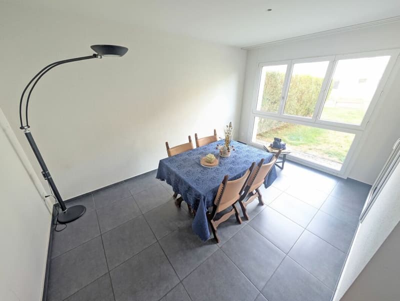 Helle Gartenwohnung in der begehrten "Diamant" Überbauung (4)