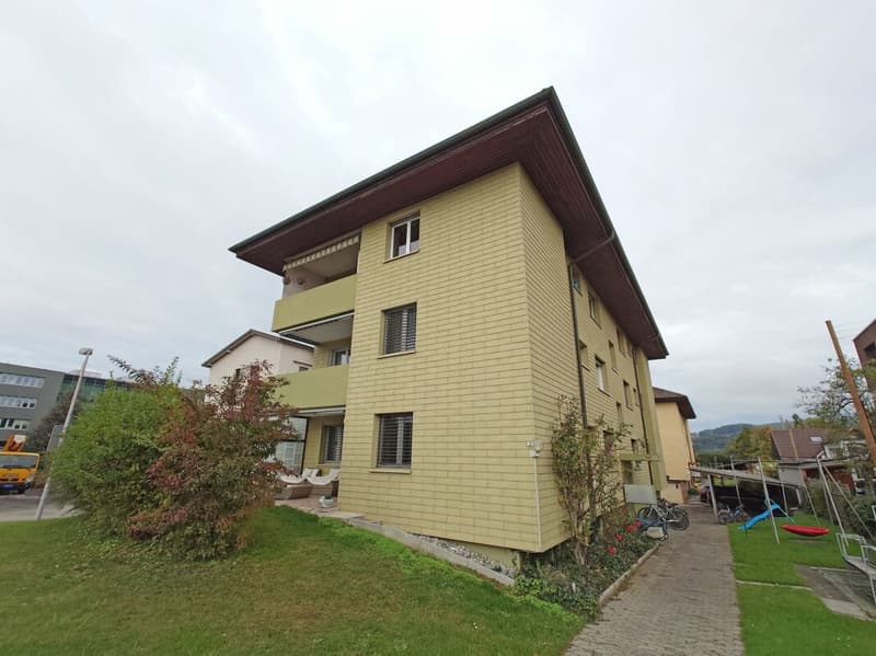 Gut unterhaltene, 3.5 Zimmer Gartenwohnung mit Charme (10)