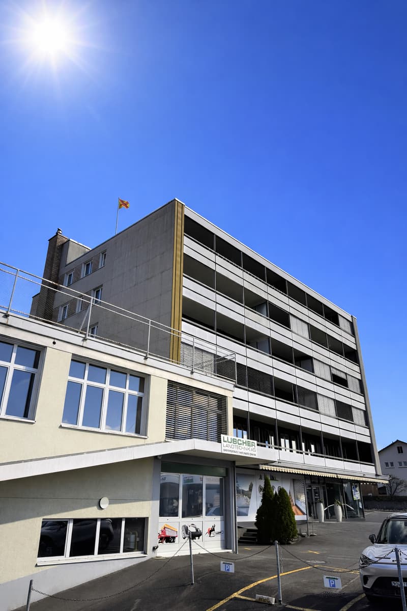 Espace commercial attractif avec infrastructure de haute qualité à Schöftland (2)