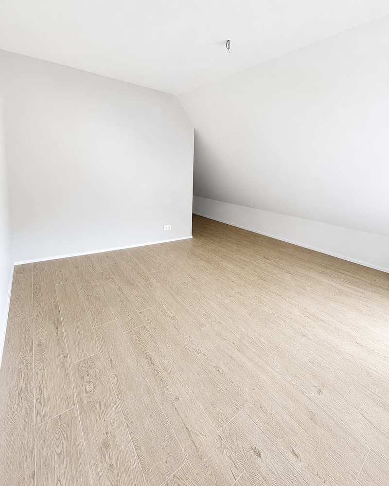 Moderne 3.5-Zimmer-Dachwohnung mit Panoramablick in Holderbank (8)