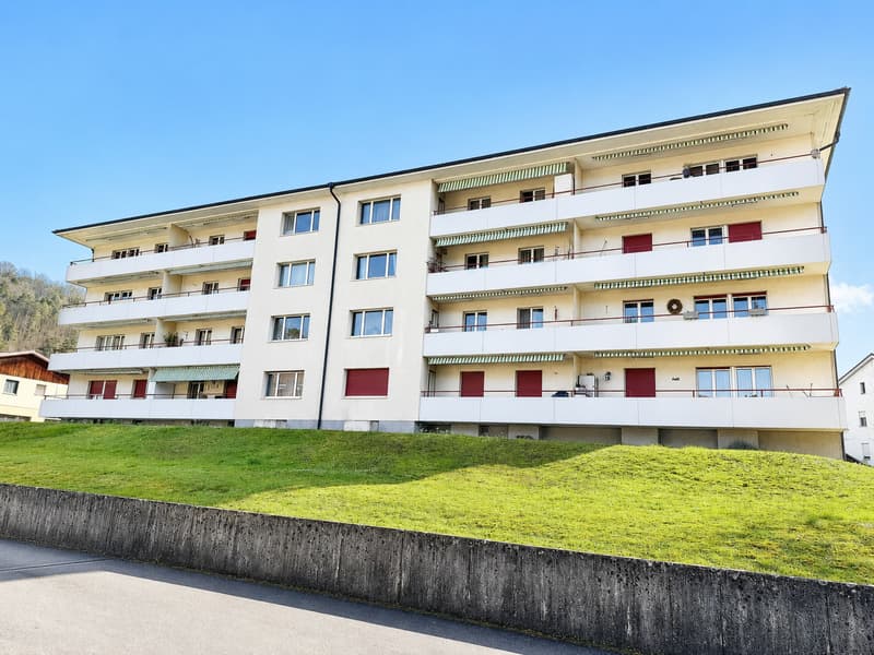 Helle und gepflegte 4-Zimmer-Wohnung mit Balkon in ruhiger Lage (1)