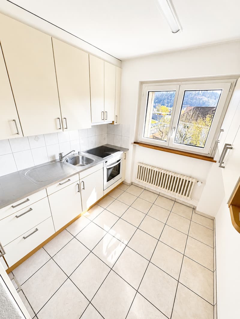 Helle und gepflegte 4-Zimmer-Wohnung mit Balkon in ruhiger Lage (2)