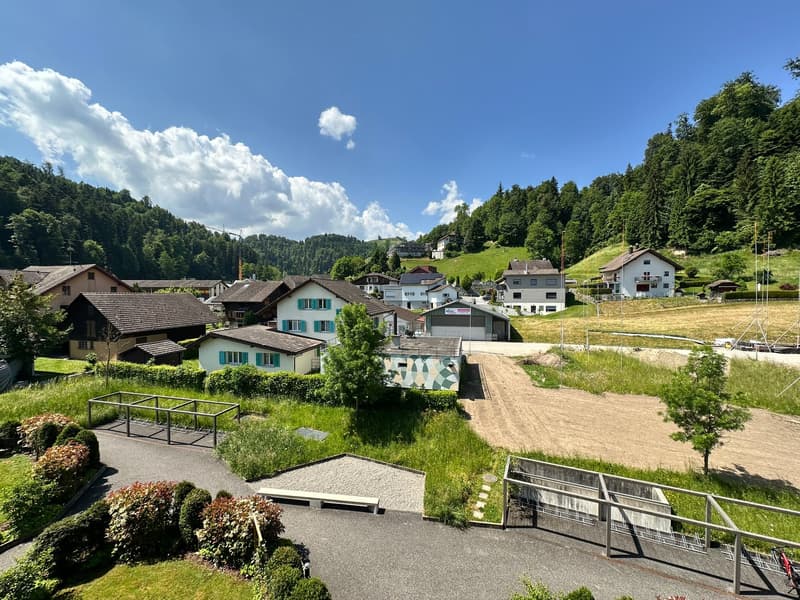 Moderne 2.5-Zimmer-Wohnung mit Balkon und Weitsicht in Menznau (1)