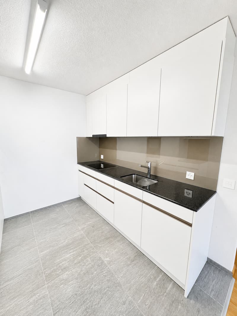Helle 2.5-Zimmer-Wohnung mit Balkon in Schöftland (4)