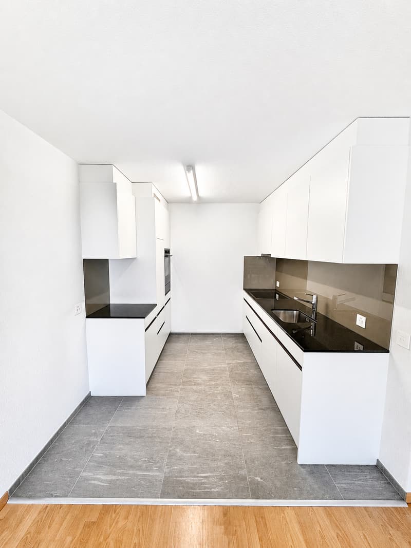 Helle 2.5-Zimmer-Wohnung mit Balkon in Schöftland (2)