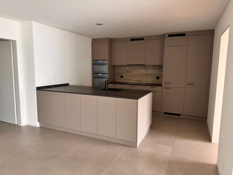 Moderne 3.5-Zimmer-Wohnung mit Balkon und schöner Aussicht in Zwingen (3)