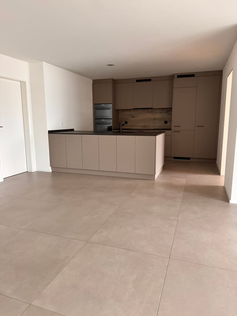 Moderne 3.5-Zimmer-Wohnung mit Balkon und schöner Aussicht in Zwingen (4)