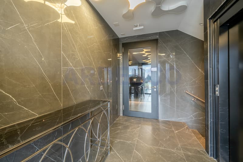 Eingang Büro / Treppenhaus