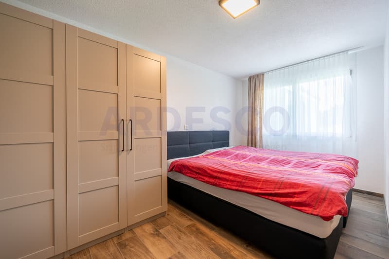 Zimmer neben dem Eingangsbereich und dem Bad