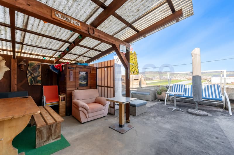 Grosszügige Terrasse mit diversen Nischen
