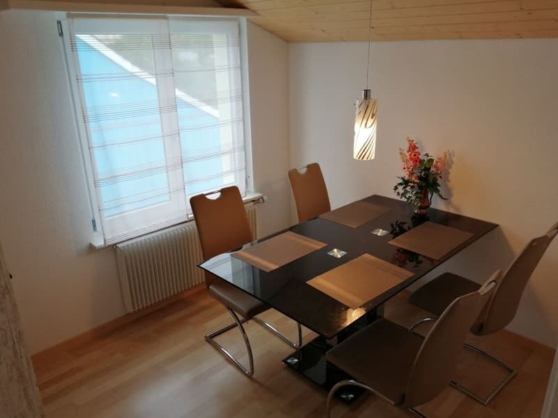 Appartement rénové et abordable de 4.0 pièces dans une petite maison multifamiliale avec balcon (près de Flawil, canton de Saint-Gall) (4)