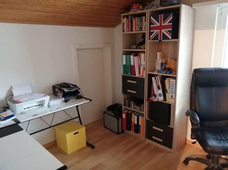 Appartement rénové et abordable de 4.0 pièces dans une petite maison multifamiliale avec balcon (près de Flawil, canton de Saint-Gall) (6)