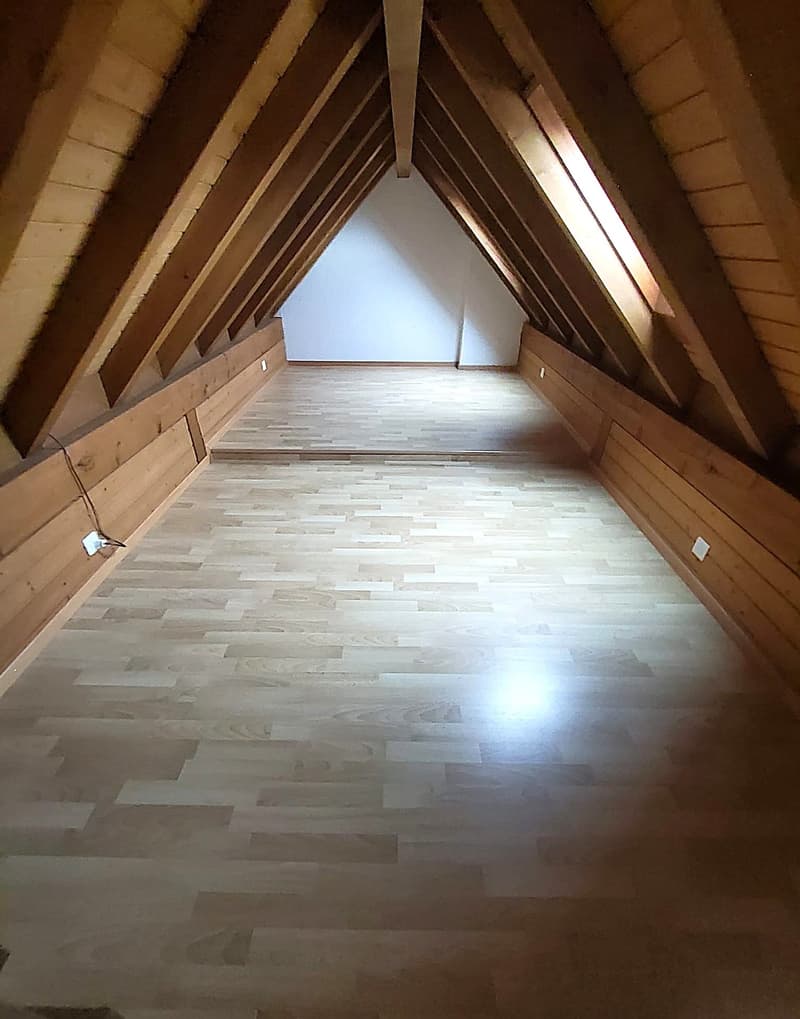 Charmante Dachwohnung mit Galerie (7)