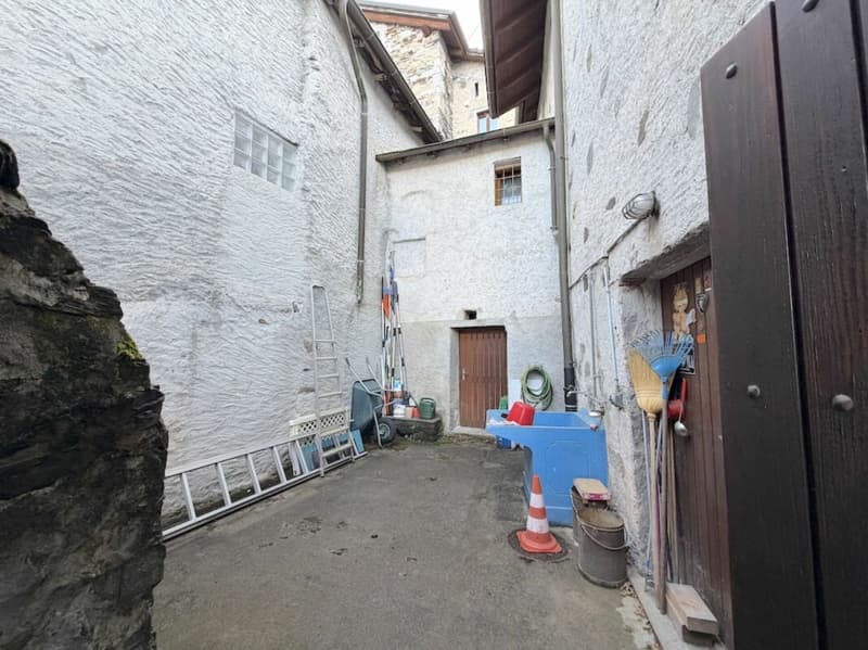 Ruhiges EFH 5 Zimmer mit Seesicht und vielen Kellern   Tranquilla casa indipendente con 5 locali, vista lago e numerose cantine (11)