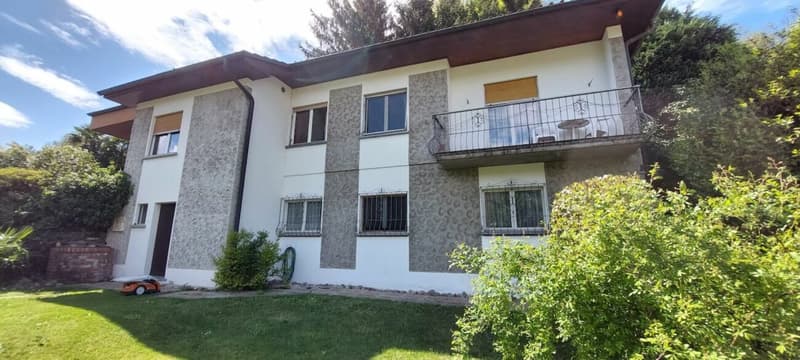 Grosses u. privates EFH mit Lift mit Grottino, Zweitwohnsitz! Ampia e prestigiosa casa unifamiliare privata con ascensore, grottino e possibilità di residenza secondaria. (1)