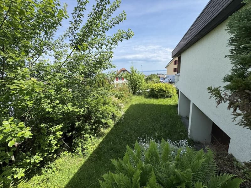 Villa mit Seesicht und mit separatem Bauland an sehr guter Lage. (7)