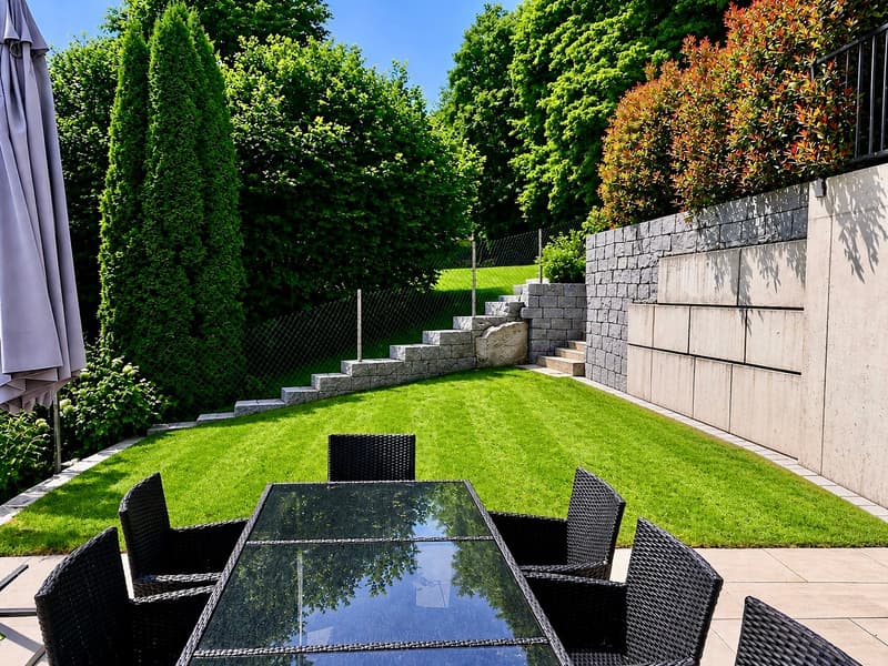 Drei moderne Terrassenhäuser mit Lift und grosszügigem Garten (20)